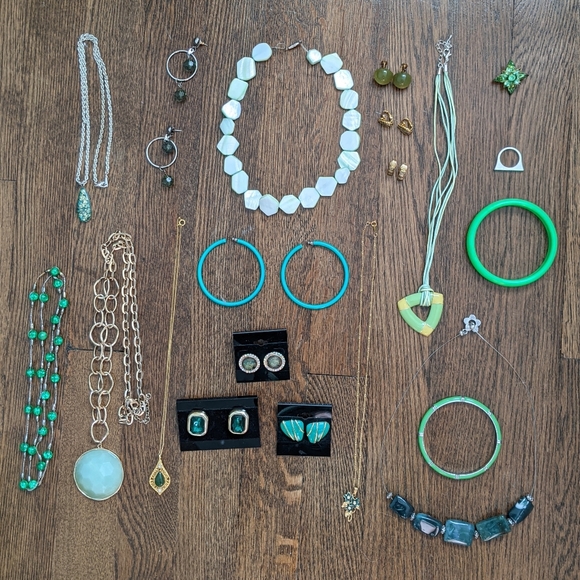Jewelry - Vintage-Modern Wearable GREEN Jewelry Lot - 20 Pieces, Various Materials